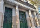 “Sentada” en el Colegio Nacional por el pésimo estado de los baños