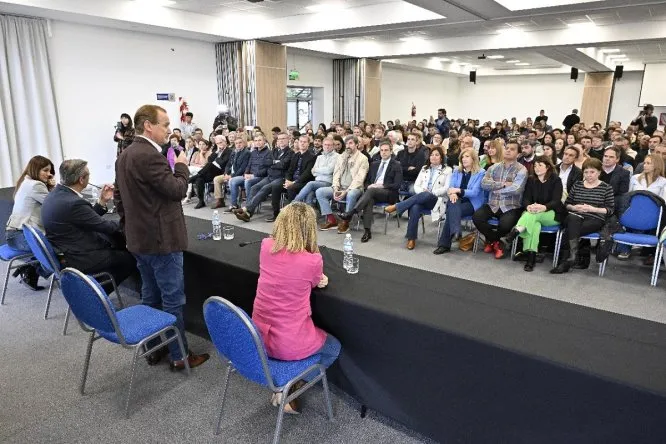 Gustavo Bordet encabezó una reunión para fortalecer la campaña de Sergio Massa en Entre Ríos