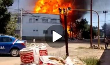 Video : Incendio, entre las calles Estanislao Zeballos y San Lorenzo de la ciudad de Santa Fe