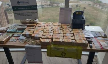 Secuestraron una suma millonaria tras un allanamiento en un departamento de Puerto Amarras