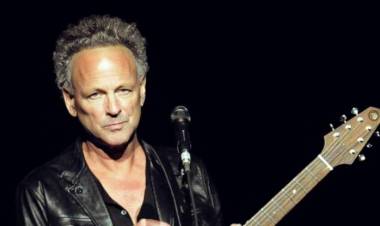 Un 3 de octubre  pero de 1949 nacía Lindsey Buckingham.