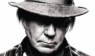 Neil Young anuncia el lanzamiento de un nuevo álbum, “Before and After”