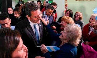 Massa anunció que buscará darles "una jubilación digna" a las "víctimas del sistema AFJP"