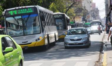 Se levantó la medida de fuerza y los colectivos vuelven a circular en horario nocturno