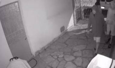 Doble entradera en Barrio Guadalupe Este: les robaron 2 veces en la misma noche