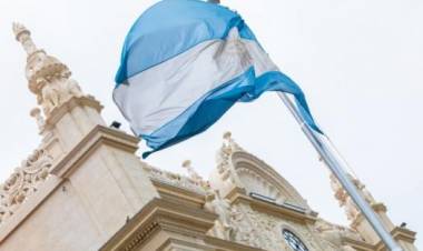 Concentración en el rectorado de la UNL en defensa de la universidad pública