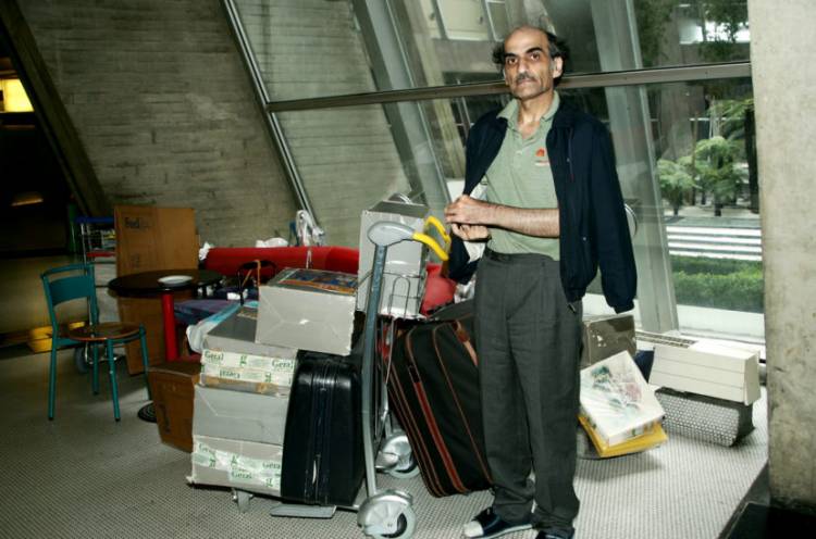 Murió en un aeropuerto el hombre que inspiró la película "La Terminal"