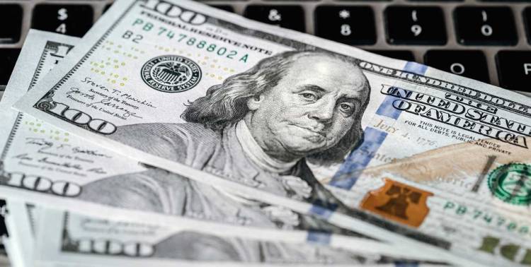 El dólar "blue" arranca estable la semana corta: a cuánto se vende este lunes