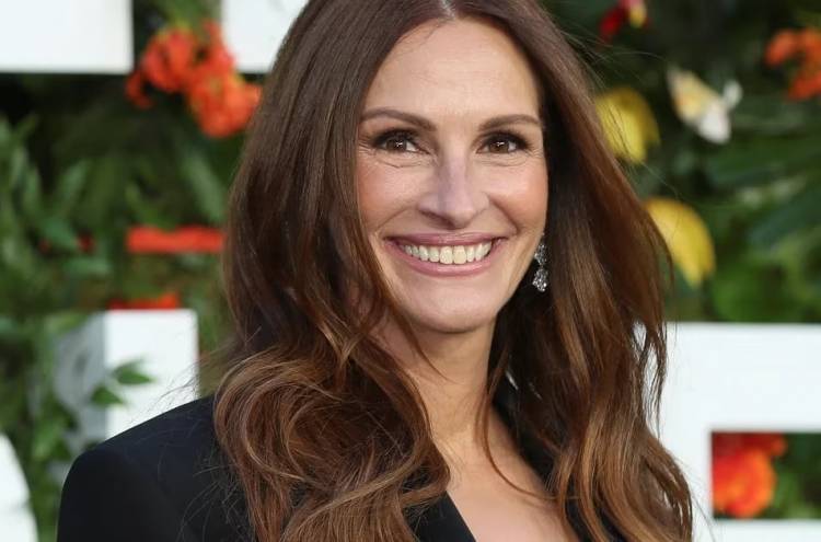 Julia Roberts estrena un juvenil corte de pelo y no podría quedarle mejor