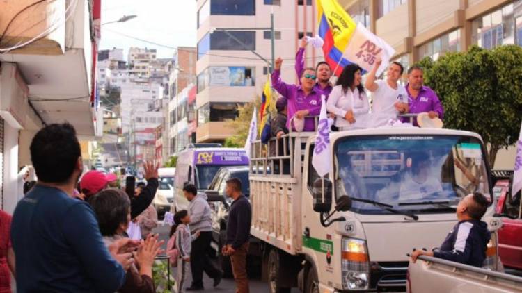 Ecuador: Dispararon cerca de la caravana del candidato presidencial Daniel Noboa