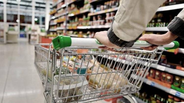 Gremios analizan pedir adelantar la cláusula de revisión salarial, tras conocerse la inflación de agosto