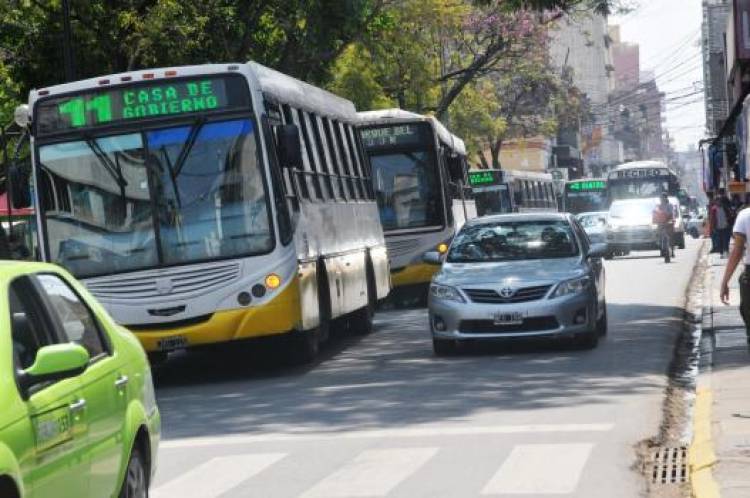 Se levantó la medida de fuerza y los colectivos vuelven a circular en horario nocturno