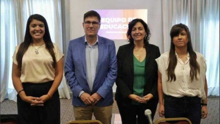 La educación que viene: extensión horaria, repitencia, seguridad, paritaria e inversiones para que “los chicos estén en las escuelas”
