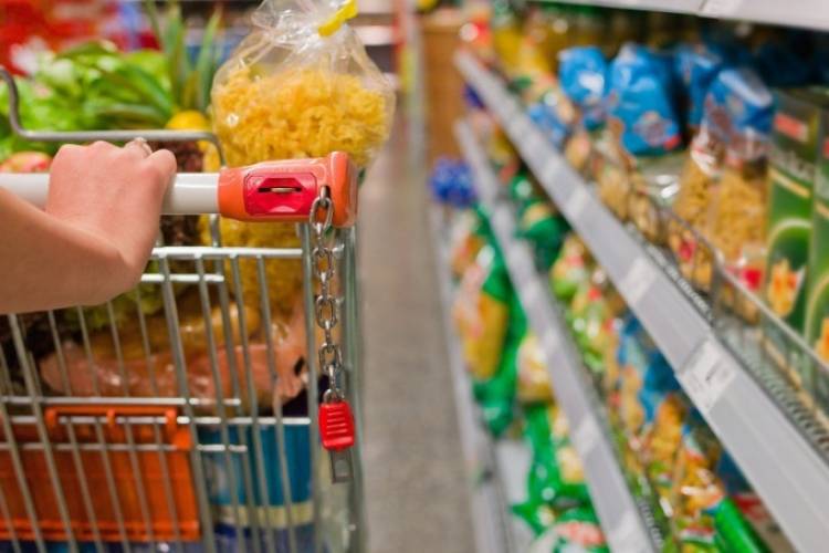 La inflación y los cambios de hábitos: “La gente suma con calculadoras entre las góndolas o deja productos en la caja”