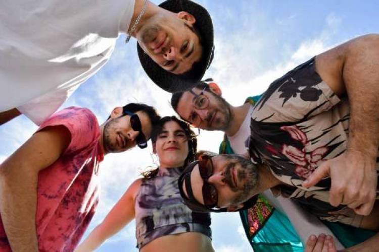 La banda platense Microbvio presenta su tercer EP, «S.O.S»